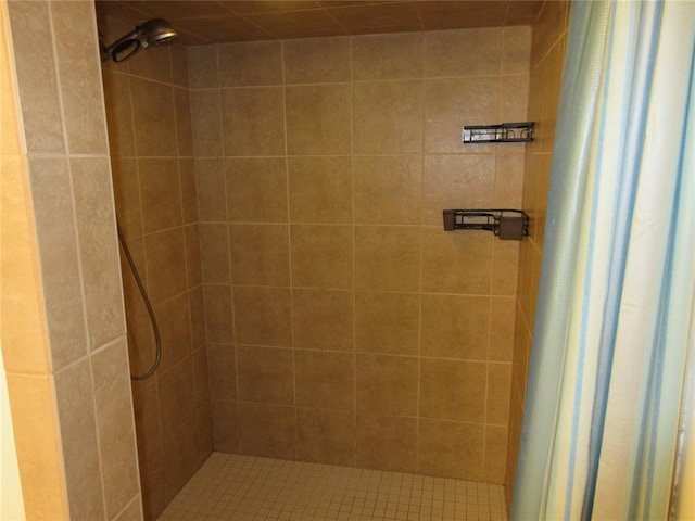 404 S 6th St, Tecumseh, OK 74873 - bathroom featuring a tile shower
