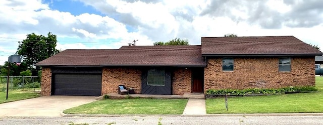 711 Villa Pl, Watonga, OK 73772 - photo 1