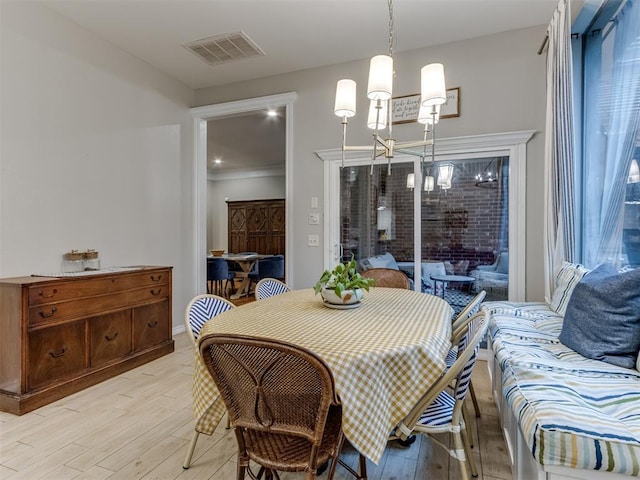 123 E Lakeview Trl, Edmond, OK 73003 - dining room featuring light wood-type flooring and a chandelier
