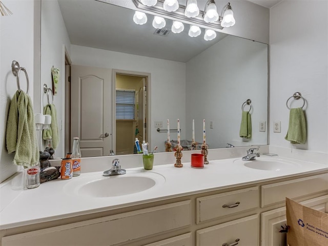 123 E Lakeview Trl, Edmond, OK 73003 - full bath featuring double vanity