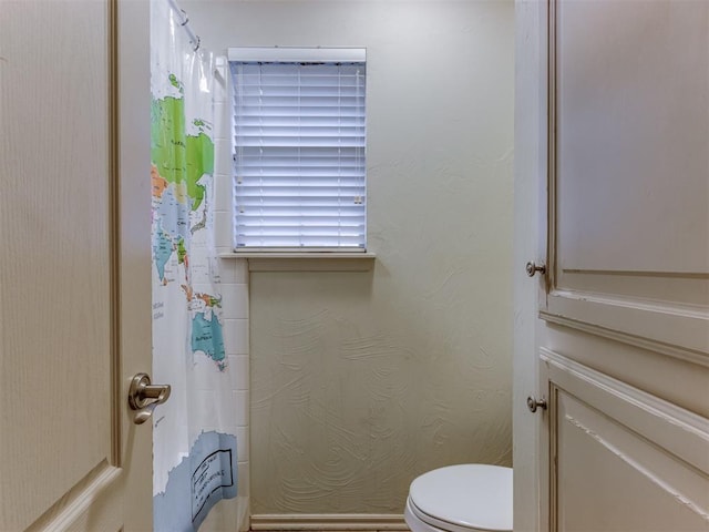 123 E Lakeview Trl, Edmond, OK 73003 - bathroom featuring toilet