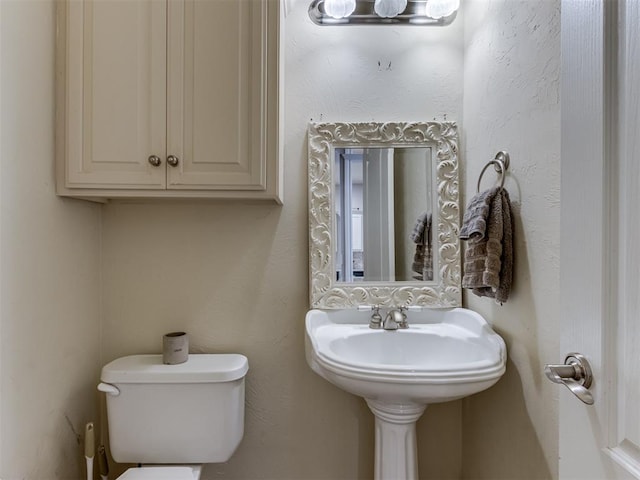123 E Lakeview Trl, Edmond, OK 73003 - half bath featuring toilet