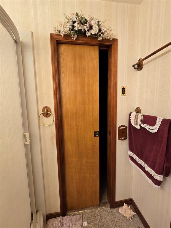 730 N Santa Fe St Unit 4052073333, Pauls Valley, OK 73075 - hall featuring carpet and baseboards