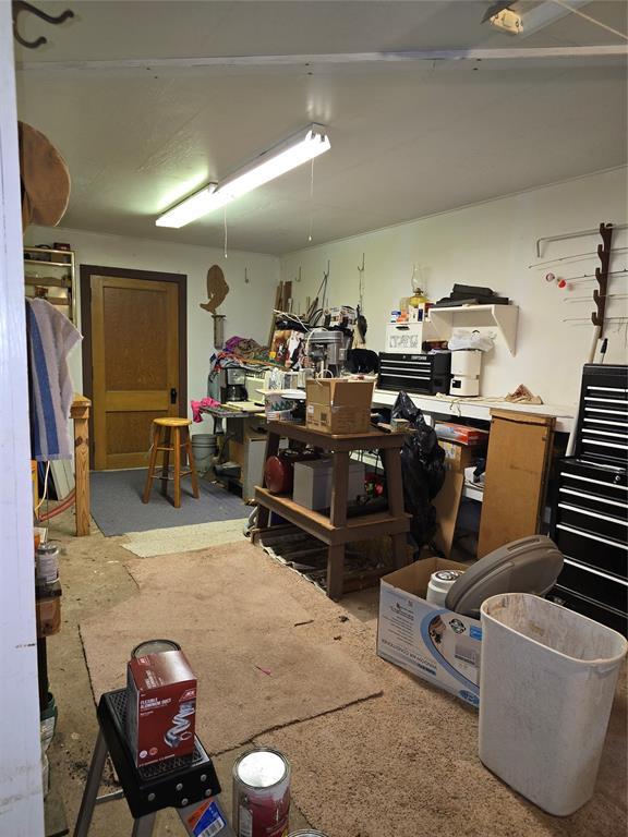730 N Santa Fe St Unit 4052073333, Pauls Valley, OK 73075 - basement featuring a workshop area