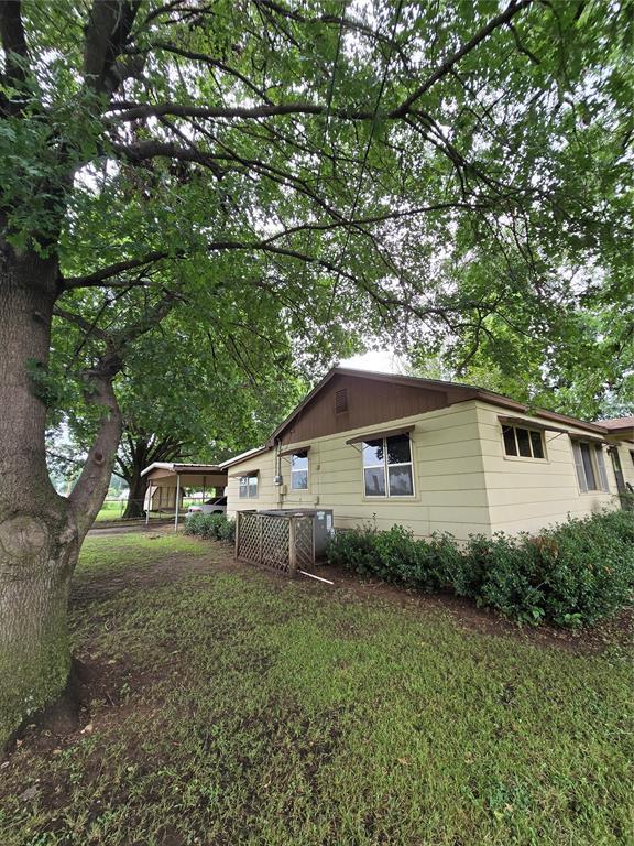 730 N Santa Fe St Unit 4052073333, Pauls Valley, OK 73075 - back of property featuring a lawn