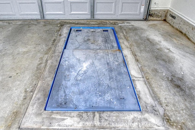 3900 Irvine Dr, Norman, OK 73072 - view of garage