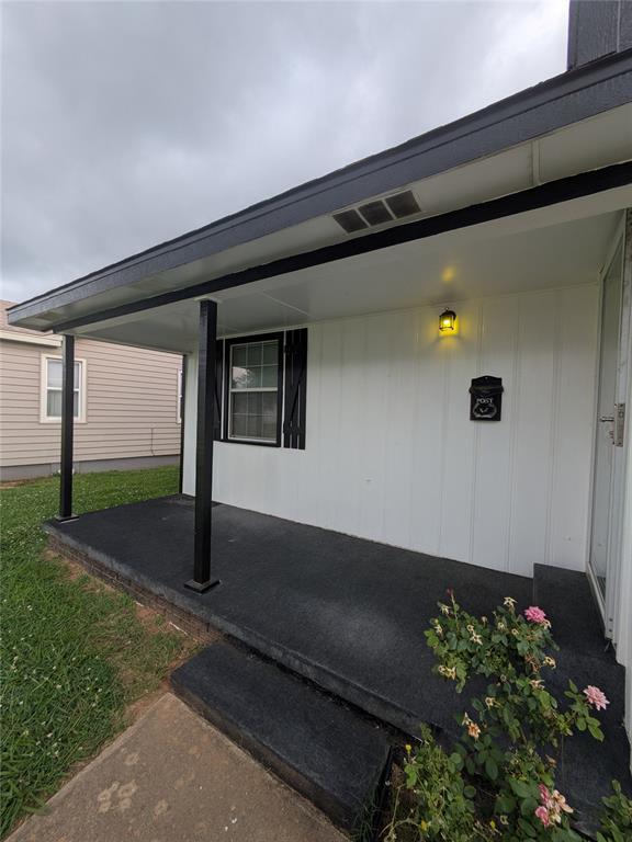733 E Steed Dr, Midwest City, OK 73110 - view of side of property featuring a porch