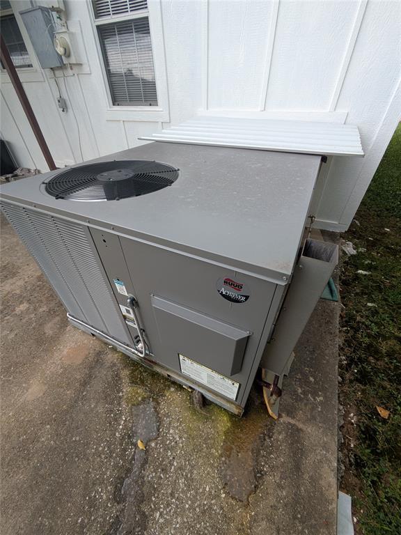 733 E Steed Dr, Midwest City, OK 73110 - exterior view of a central air condition unit