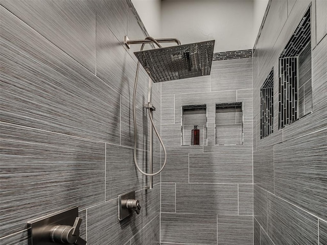 3604 Valley Creek Cir, Edmond, OK 73034 - full bathroom with a tile shower