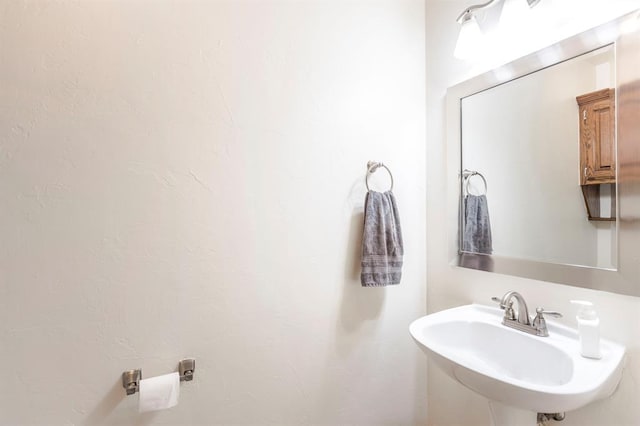 2525 Steeplechase Rd, Edmond, OK 73034 - bathroom featuring a sink