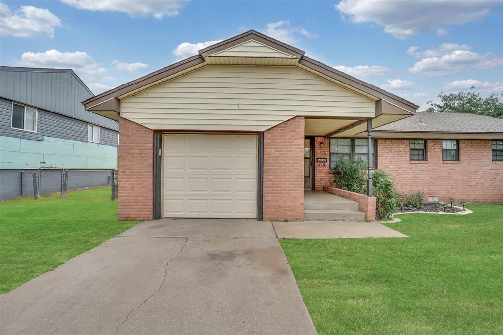 1404 Polk St, Altus, OK 73521 - photo 1