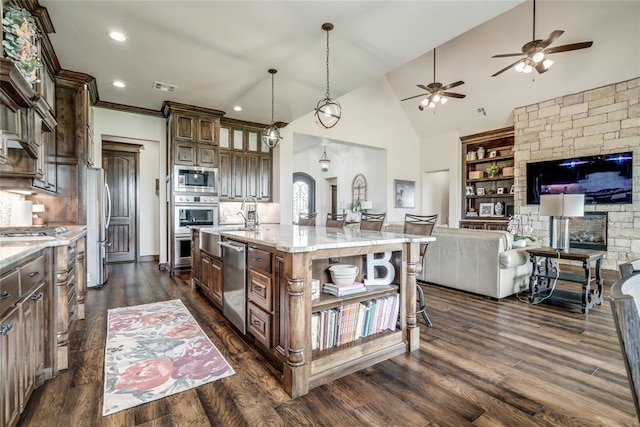 15936 SW 12th St, Yukon, OK 73099 - kitchen featuring stainless steel appliances, open floor plan, a ceiling fan, built in features, and dark wood-style floors