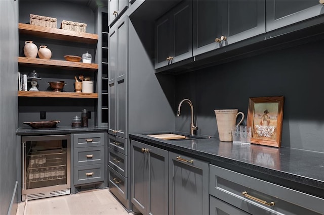 3005 Bee Hive Way, Jones, OK 73049 - indoor wet bar featuring wine cooler
