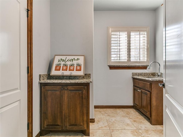 13705 Cascata Strada St, Oklahoma City, OK 73170 - washroom with a sink and baseboards