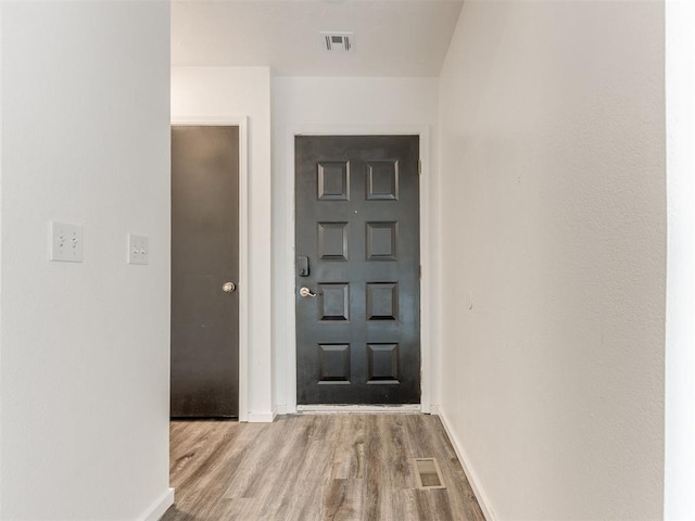 704 NW 137th St, Edmond, OK 73013 - entrance foyer featuring wood finished floors and baseboards