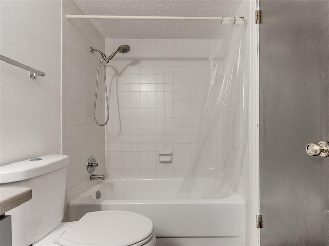 704 NW 137th St, Edmond, OK 73013 - full bath featuring shower / tub combo with curtain