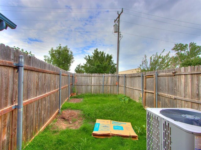 704 NW 137th St, Edmond, OK 73013 - view of fenced backyard