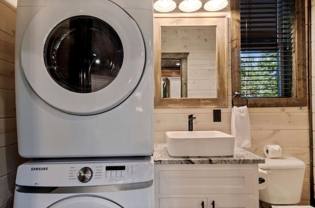 2105 Pine Hills Rd, Broken Bow, OK 74728 - laundry area with stacked washing machine and dryer
