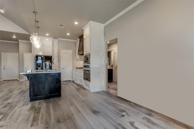 1624 NE 32nd St, Moore, OK 73160 - kitchen featuring stainless steel appliances, crown molding, an island with sink, light wood finished floors, and white cabinetry