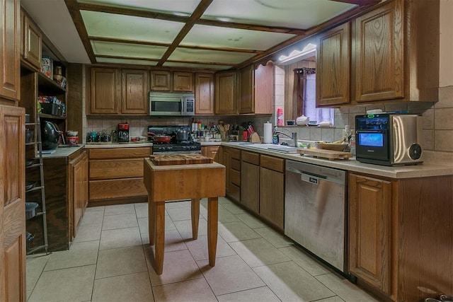 2317 N Redmond Ave, Bethany, OK 73008 - kitchen featuring stainless steel appliances, backsplash, and light countertops