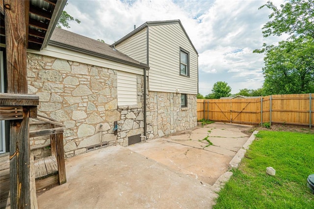 1200 NW 95th St, Oklahoma City, OK 73114 - view of patio featuring a gate
