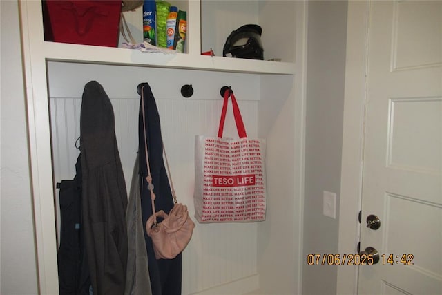 3909 Sorano Dr, Moore, OK 73160 - view of mudroom