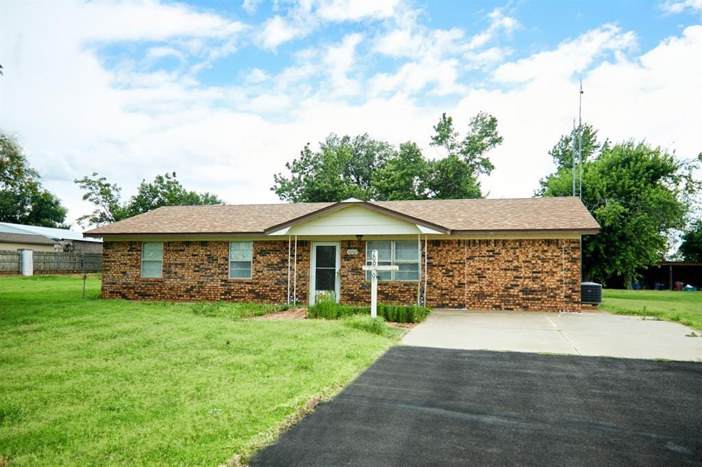 10009 N Lark Rd, Weatherford, OK 73096 - photo 1