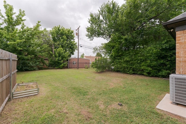 826 NE 18th St, Oklahoma City, OK 73105 - view of yard