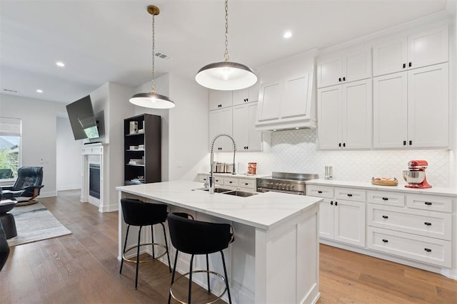 209 Pont Neuf Ct, Edmond, OK 73034 - kitchen with tasteful backsplash, light wood finished floors, a center island with sink, and recessed lighting