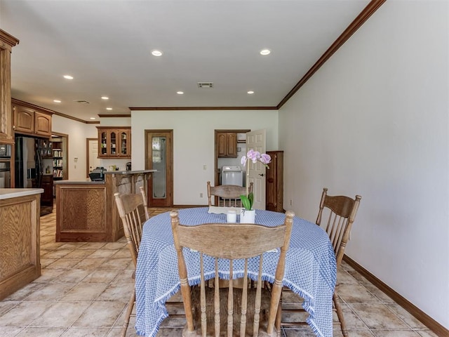 559 Silver Tree Cir, Choctaw, OK 73020 - dining area with crown molding, recessed lighting, and washer / dryer