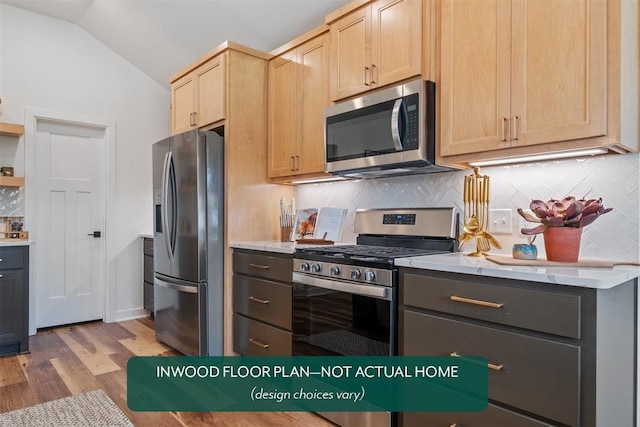 449 Vista Dr, Yukon, OK 73099 - kitchen featuring stainless steel appliances, light brown cabinets, vaulted ceiling, decorative backsplash, and light wood-type flooring