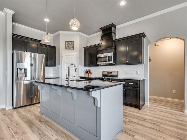 10824 NW 32nd Ter, Yukon, OK 73099 - kitchen with stainless steel appliances, arched walkways, a kitchen bar, dark stone counters, and ornamental molding