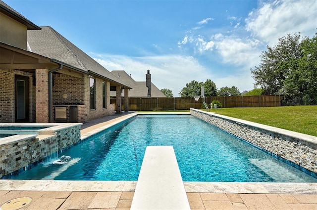 4409 Farm Hill Rd, Norman, OK 73072 - view of swimming pool featuring a fenced backyard, a pool with connected hot tub, and a diving board