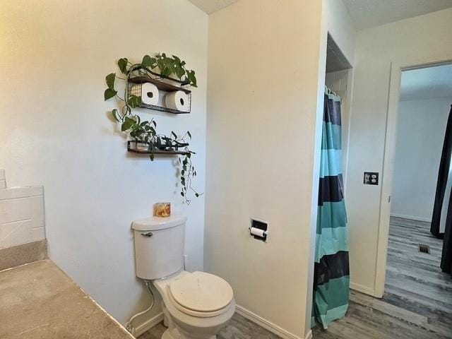 1024 E 12th St, Cushing, OK 74023 - full bathroom with a shower with curtain