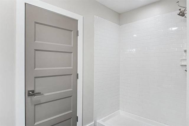 444 N Central Ave Unit 204, Oklahoma City, OK 73104 - bathroom featuring a tile shower