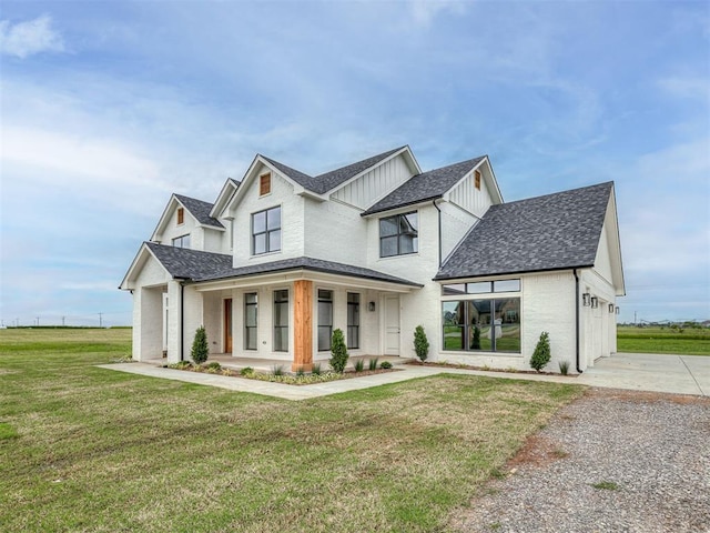 7431 NE Hawk Dr, Piedmont, OK 73078 - modern farmhouse with driveway, roof with shingles, and a front lawn