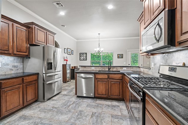 7324 Ridge Manor Ln, Oklahoma City, OK 73150 - kitchen with stainless steel appliances, a peninsula, a chandelier, tasteful backsplash, and ornamental molding