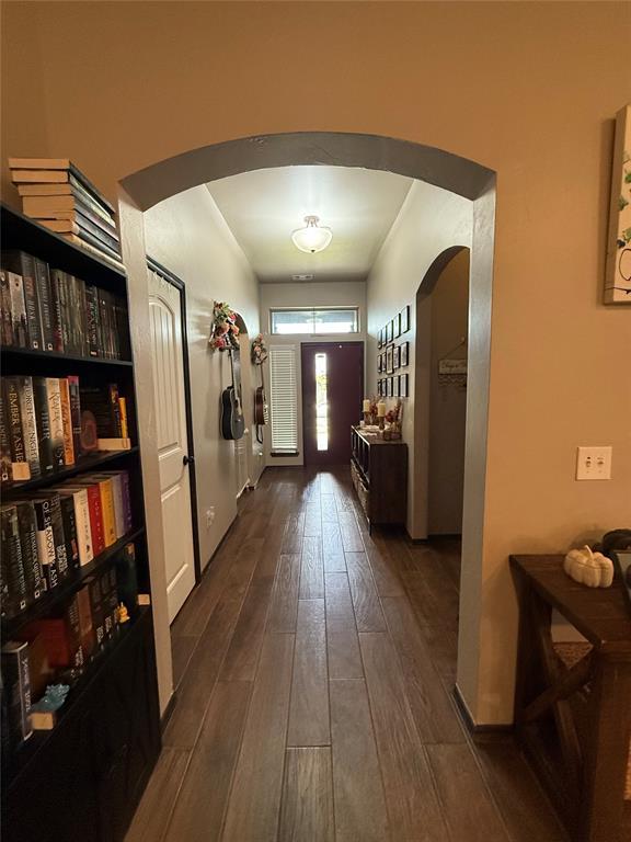 18641 Como Dr, Edmond, OK 73012 - entrance foyer featuring arched walkways and dark wood-style floors