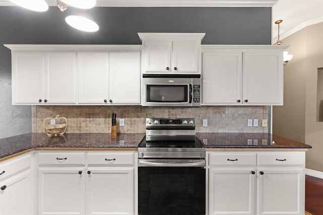 1204 NW 190th Pl, Edmond, OK 73012 - kitchen with stainless steel appliances, white cabinets, decorative backsplash, and crown molding