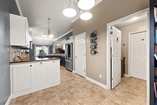 1204 NW 190th Pl, Edmond, OK 73012 - kitchen featuring smart refrigerator, a peninsula, a chandelier, decorative light fixtures, and crown molding