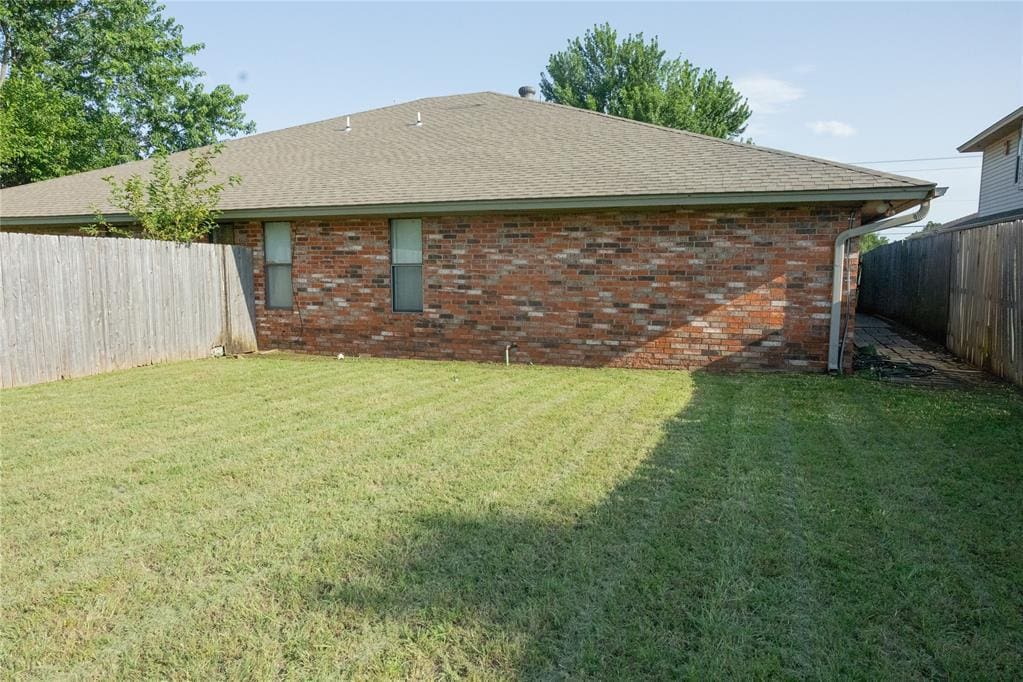 6701 W Britton St, Oklahoma City, OK 73132 - view of yard
