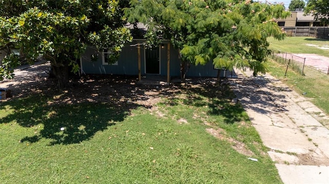 5717 S Francis Ave, Oklahoma City, OK 73109 - view of yard featuring driveway