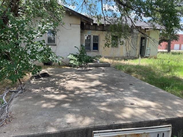 119 S Oak St, Erick, OK 73645 - view of side of property featuring stucco siding