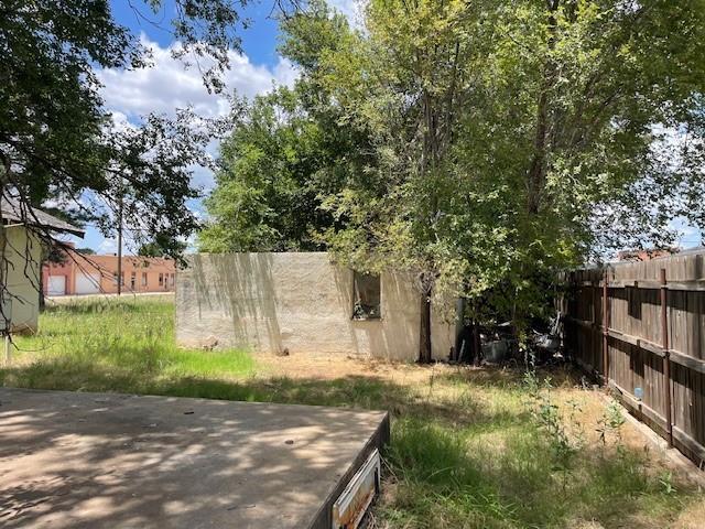 119 S Oak St, Erick, OK 73645 - view of yard