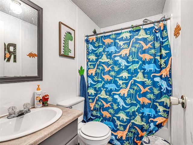 15251 E Waterloo Rd, Arcadia, OK 73007 - full bath featuring a textured ceiling, vanity, and curtained shower