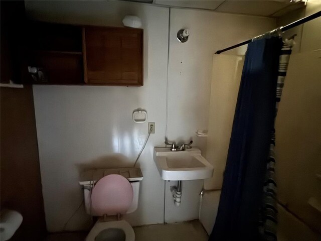 415 N Wentz St, Guthrie, OK 73044 - bathroom featuring toilet and a shower with shower curtain