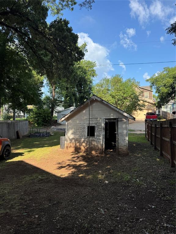 415 N Wentz St, Guthrie, OK 73044 - view of outbuilding