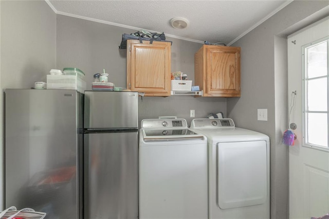 1300 Hutton Rd, Marlow, OK 73055 - washroom featuring cabinet space, ornamental molding, washing machine and clothes dryer, and a textured ceiling
