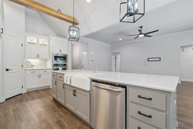 512 NW 186th St, Edmond, OK 73012 - kitchen featuring appliances with stainless steel finishes, ceiling fan, dark wood finished floors, crown molding, and decorative light fixtures