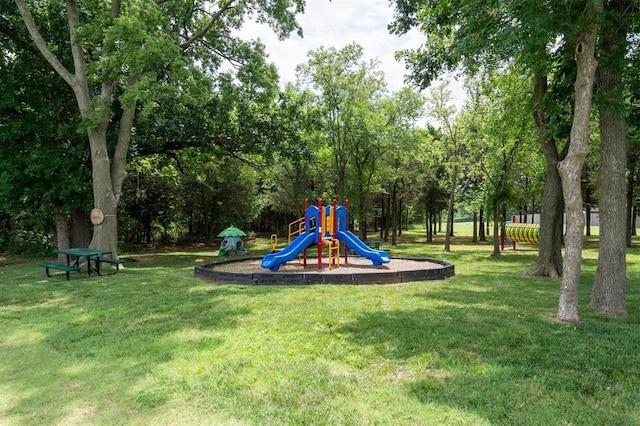512 NW 186th St, Edmond, OK 73012 - community jungle gym featuring a yard